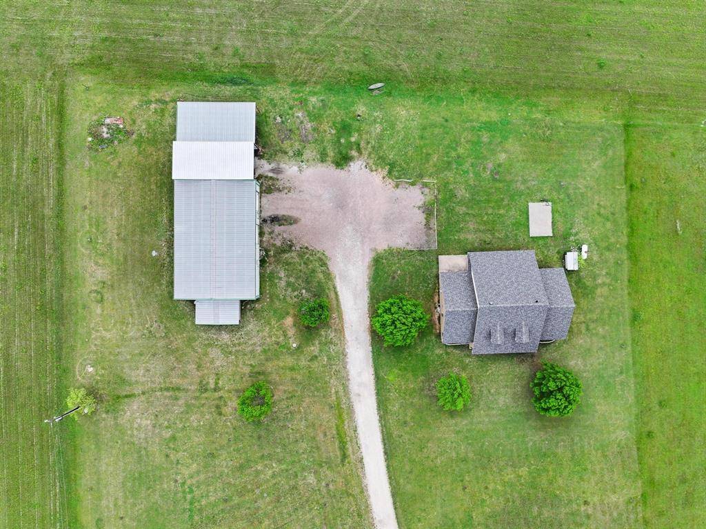 386 Scoggins Road, Tioga, TX 76271