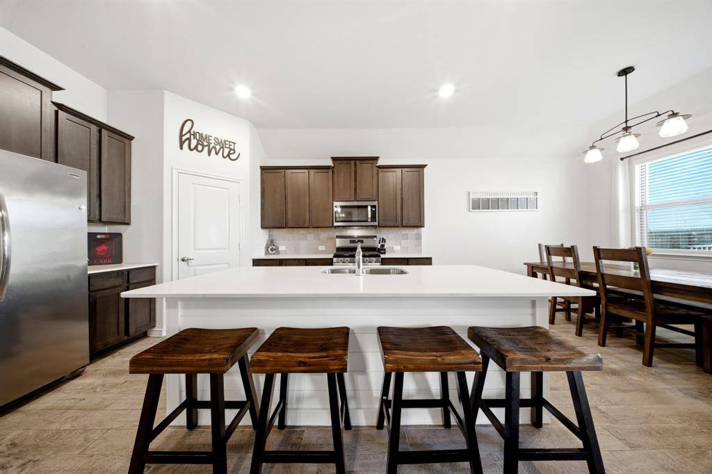 3223 Hunters Glen Drive, Aubrey, TX 76227