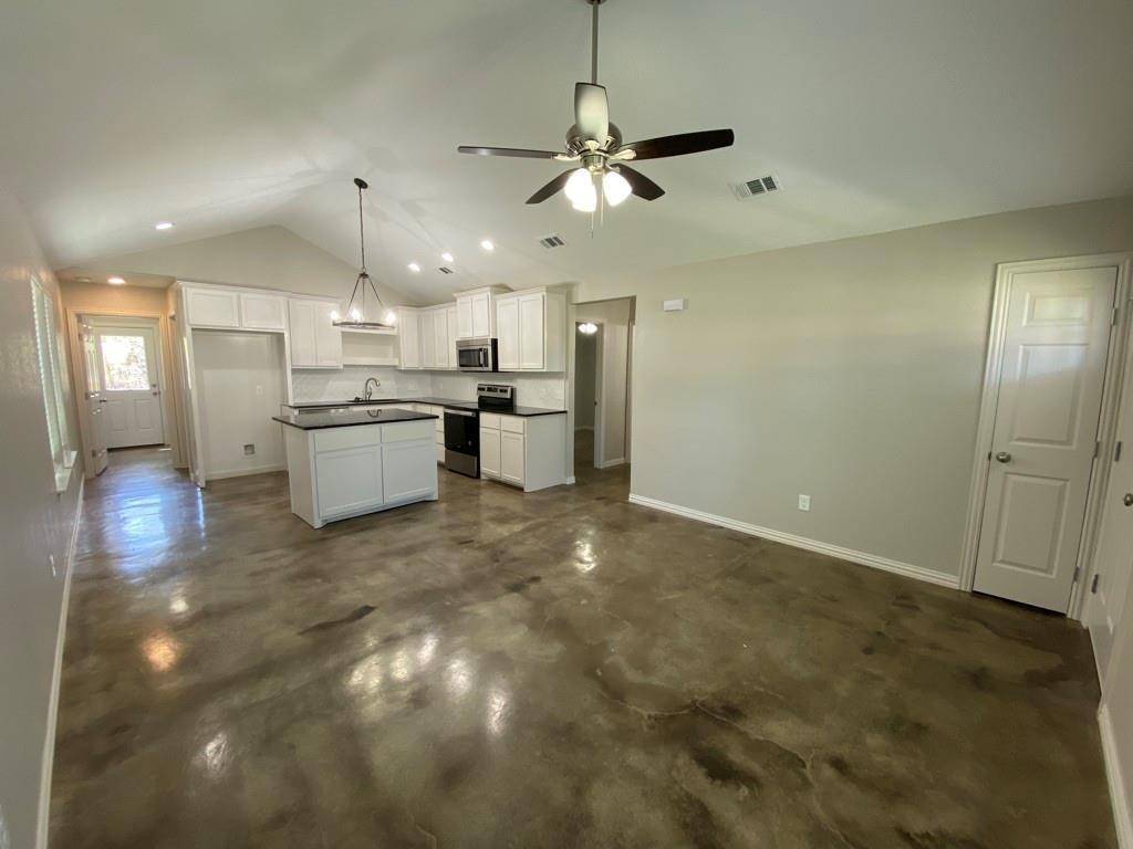 1017 S Scullin Avenue, Denison, TX 75020