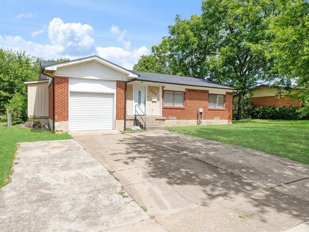 706 N Carrier Parkway, Grand Prairie, TX 75050