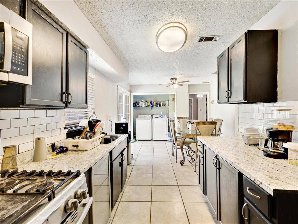 706 N Carrier Parkway, Grand Prairie, TX 75050