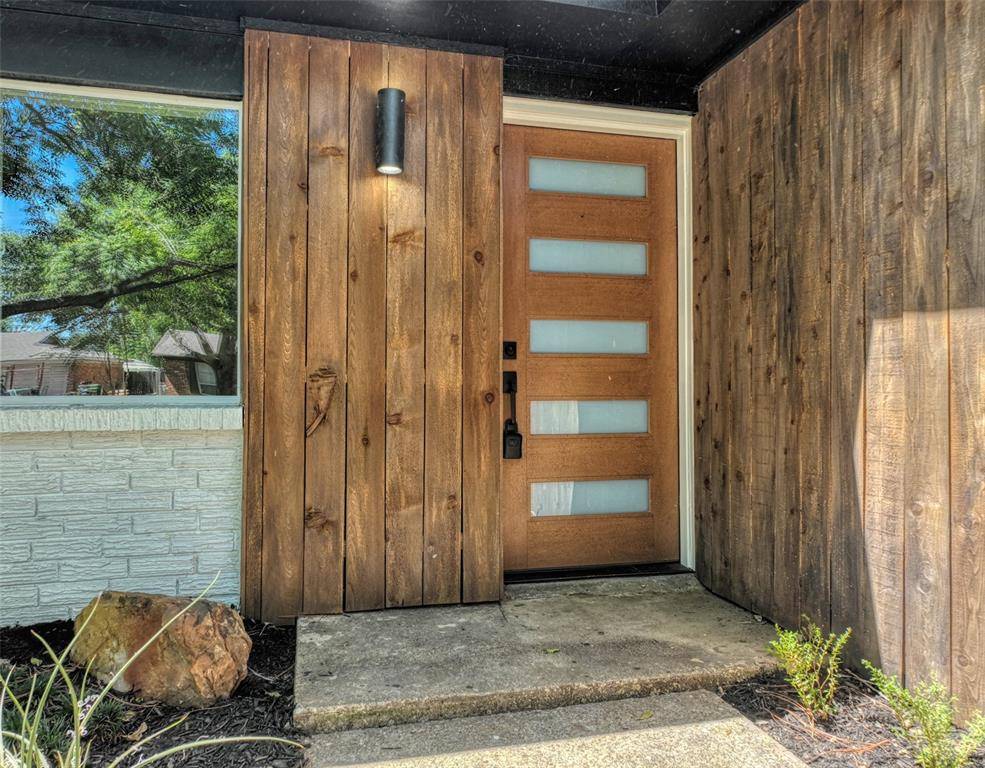 729 Oakwood Avenue, Hurst, TX 76053