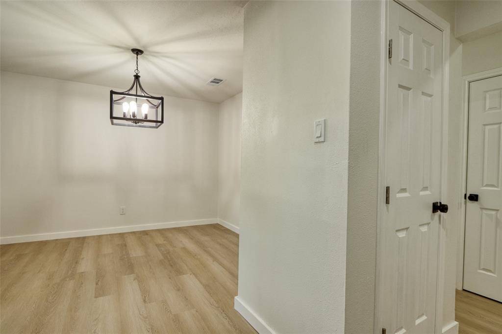729 Oakwood Avenue, Hurst, TX 76053