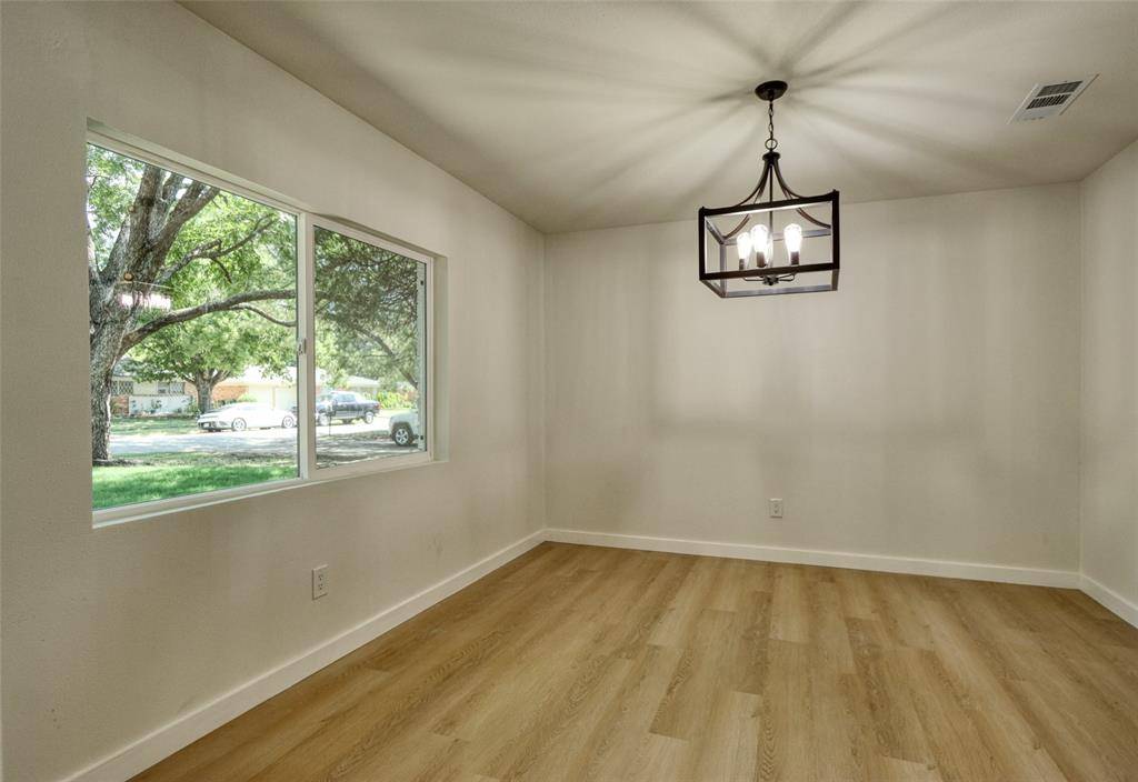 729 Oakwood Avenue, Hurst, TX 76053