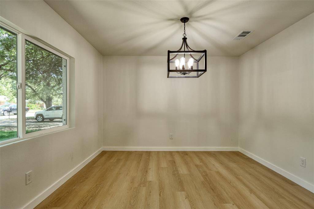 729 Oakwood Avenue, Hurst, TX 76053