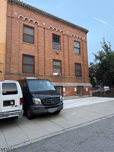 2000 West St, Union City, NJ 07087