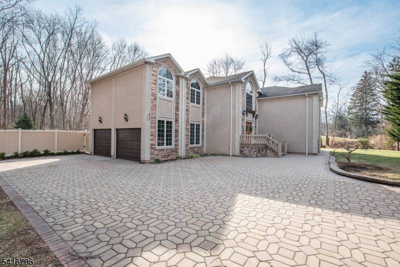 35 Waughaw Rd, Montville Twp., NJ 07082