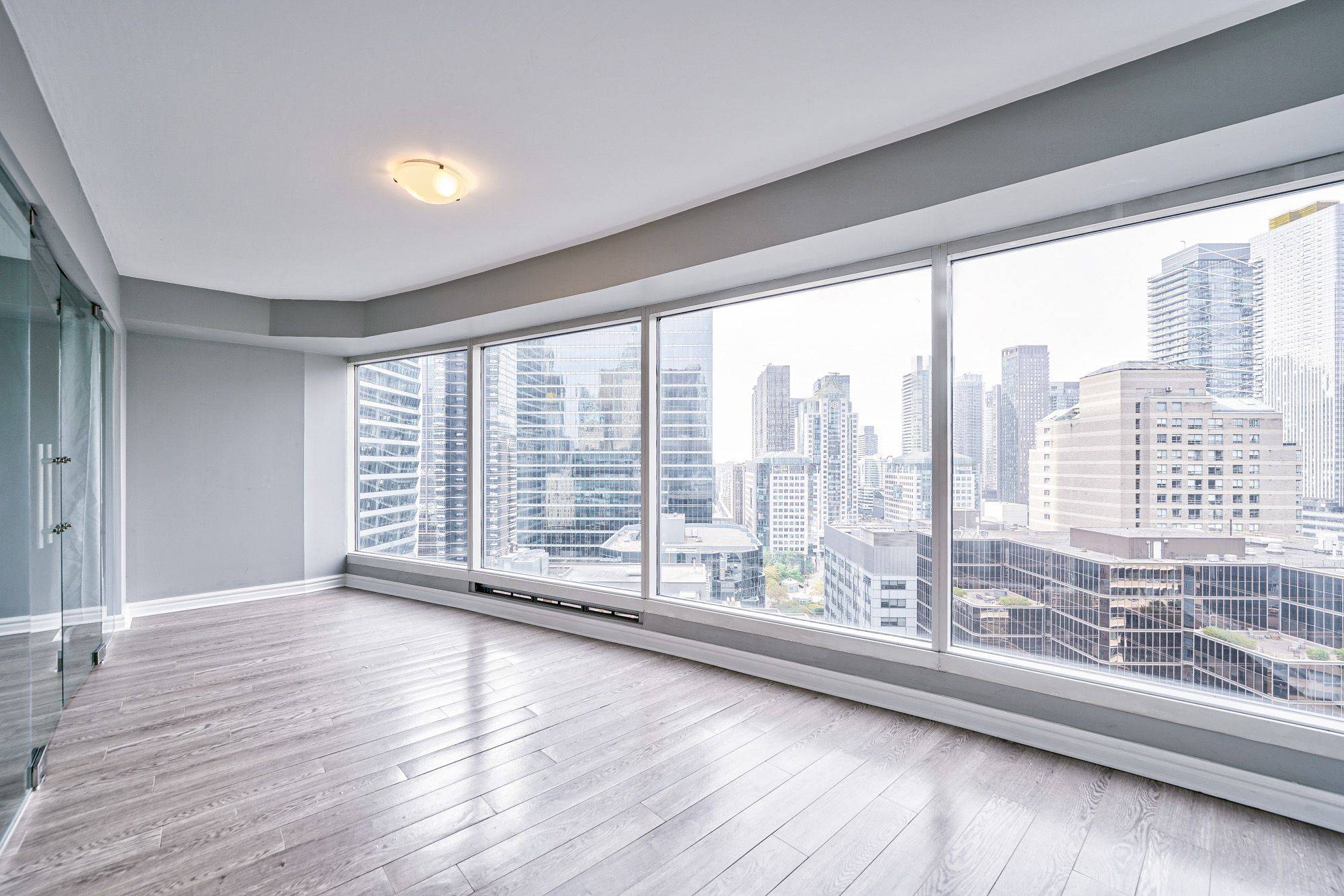 33 University AVE #2506, Toronto C01, ON M5J 2S7