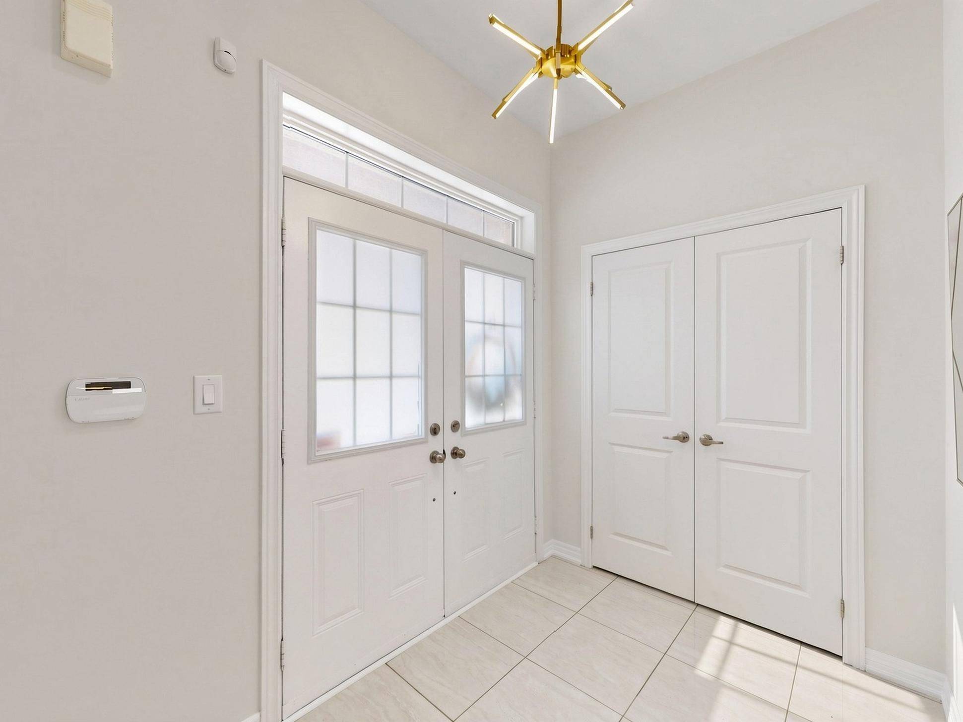 31 Bolsby CT, Aurora, ON L4G 1B7