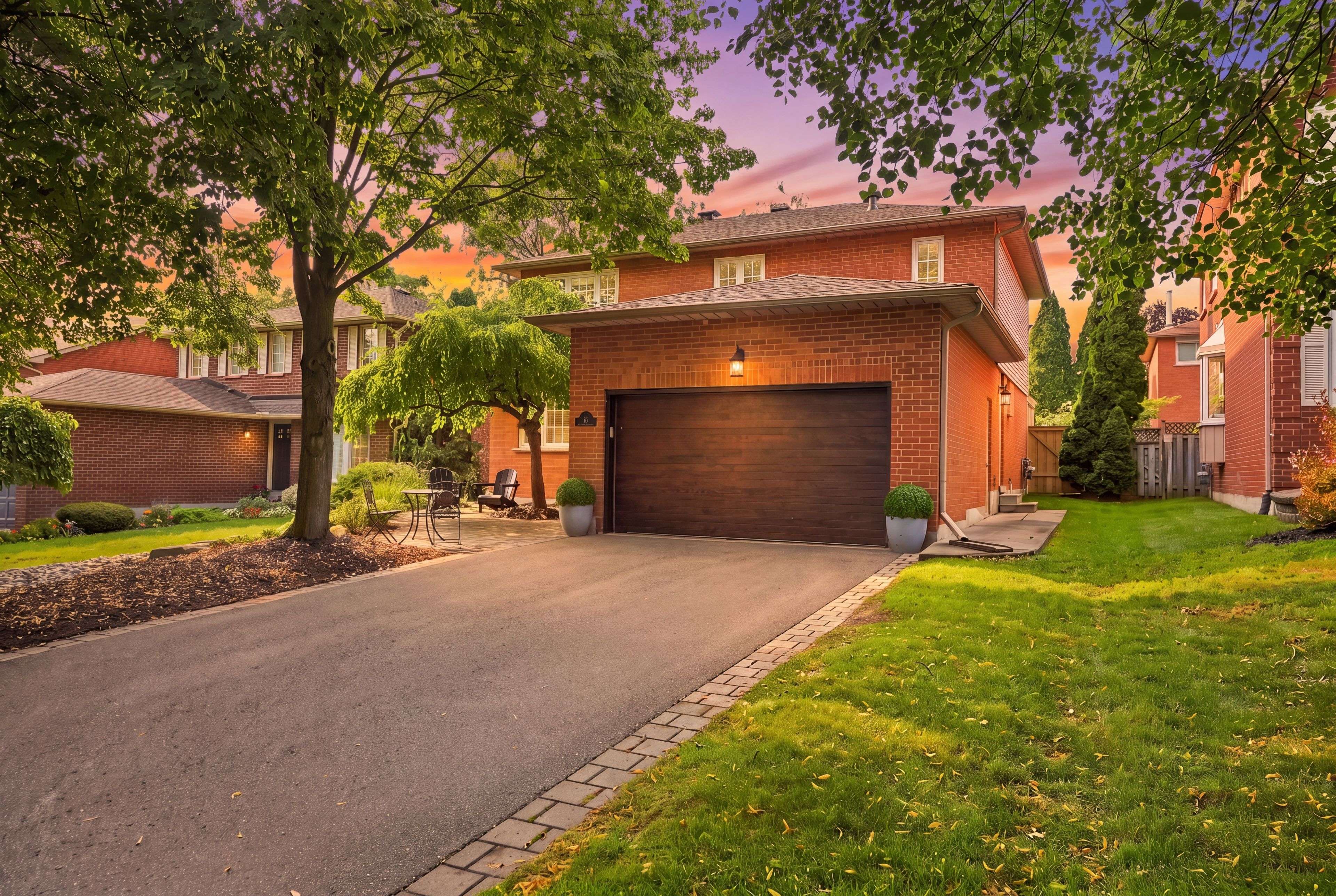 23 Twelve Oaks DR, Aurora, ON L4G 6J5