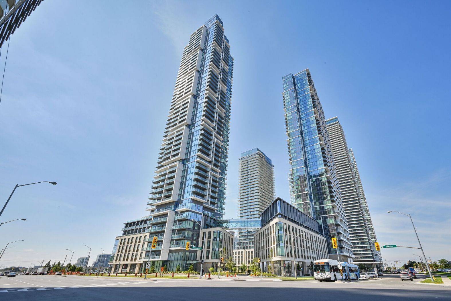 1000 Portage Pkwy #2206, Vaughan, ON L4K 0L1