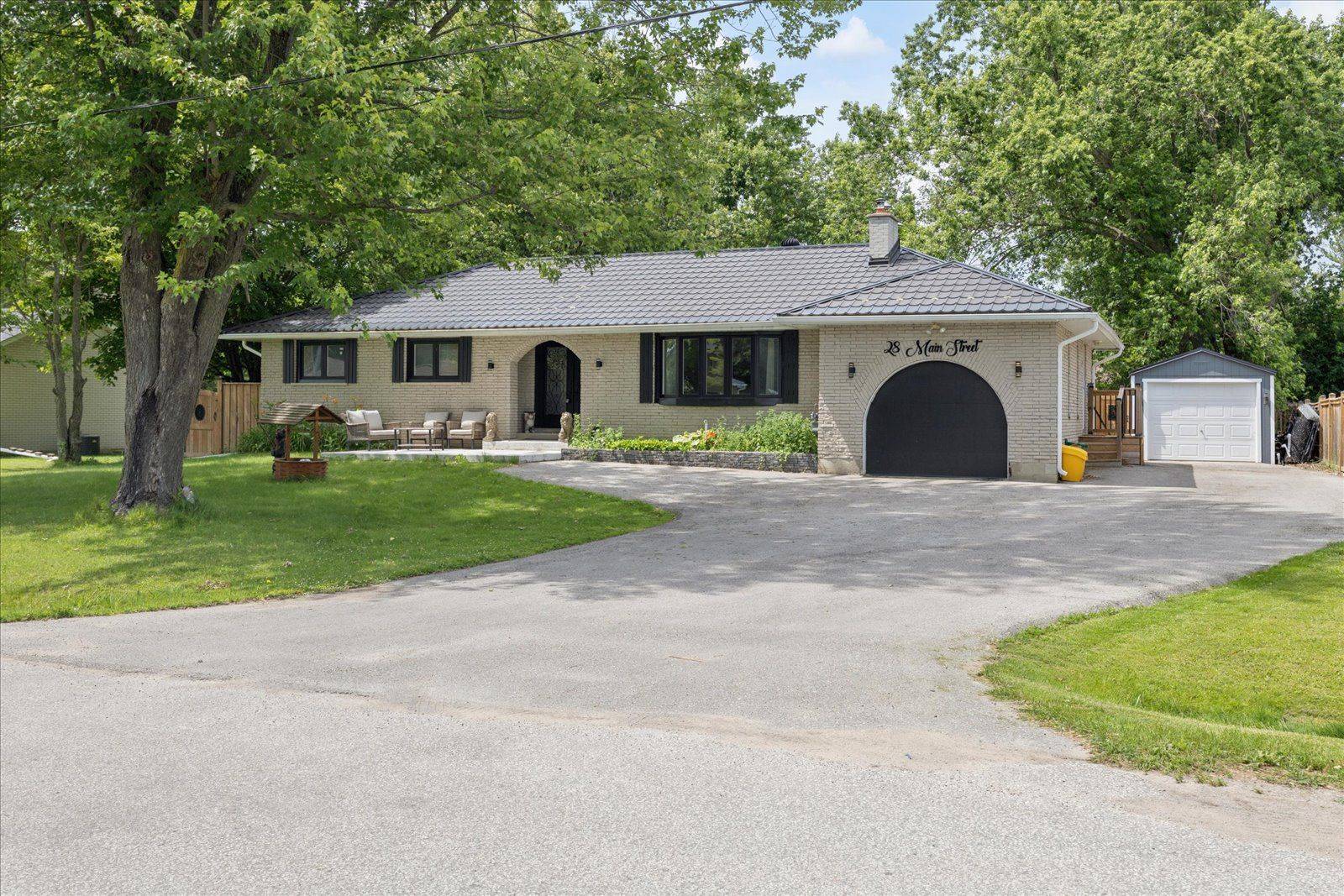 28 Main ST, Georgina, ON L0E 1N0