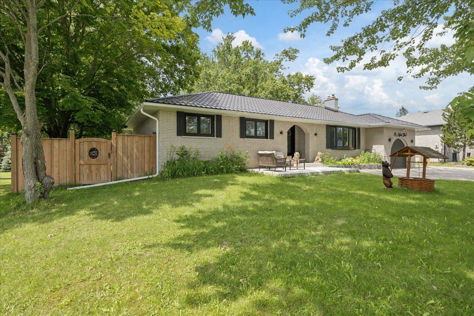 28 Main ST, Georgina, ON L0E 1N0