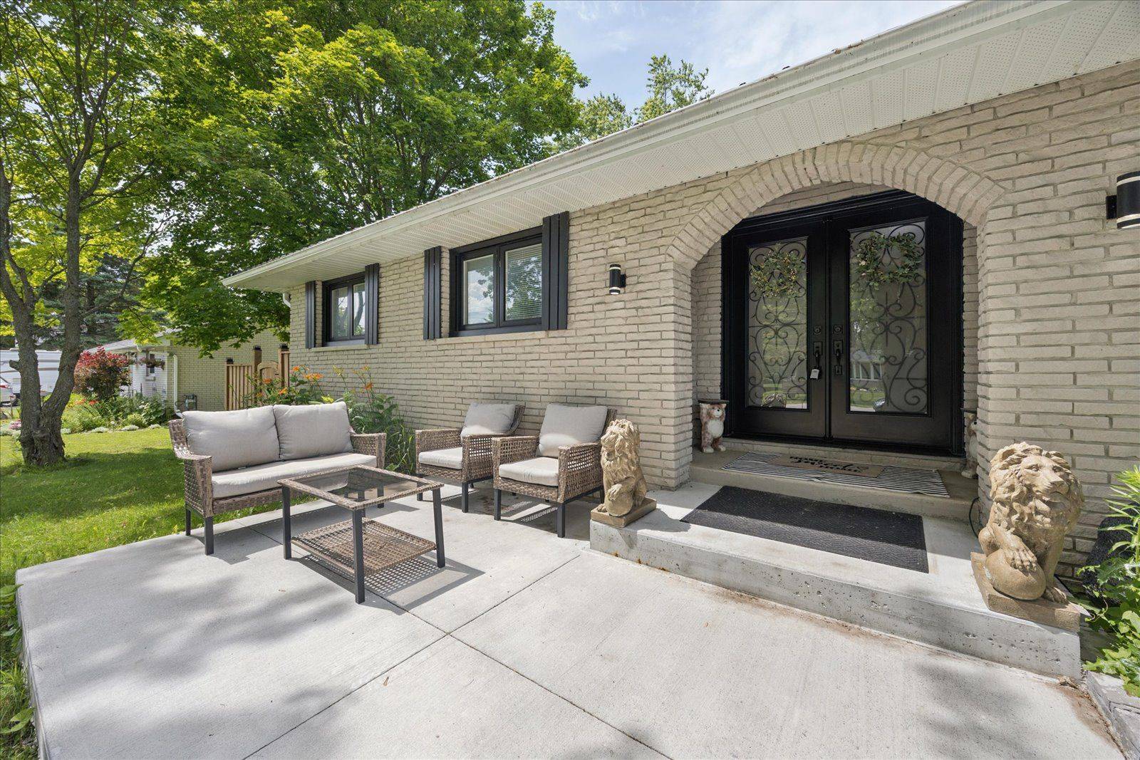 28 Main ST, Georgina, ON L0E 1N0
