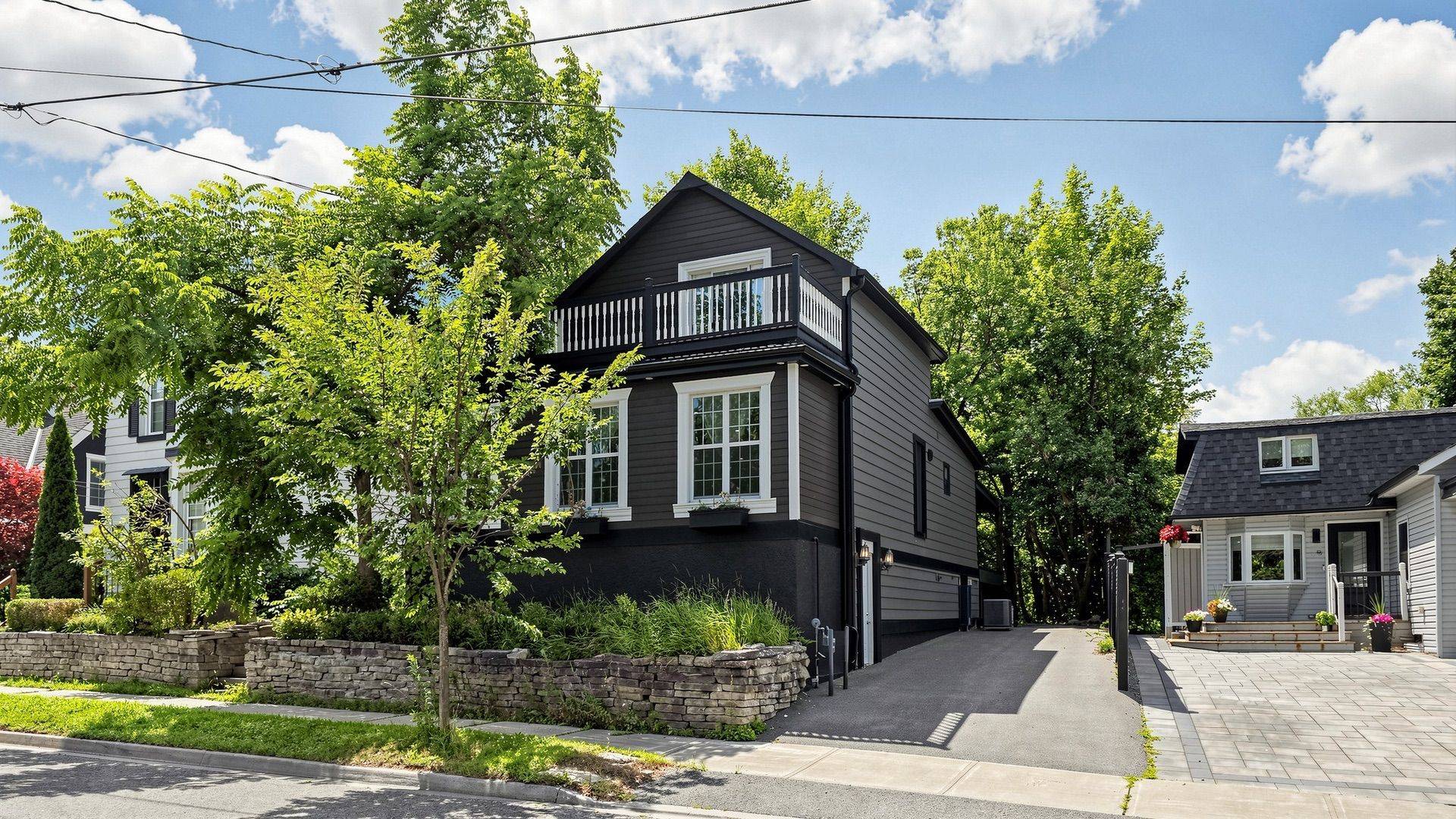 64 Machell AVE, Aurora, ON L4G 2R7