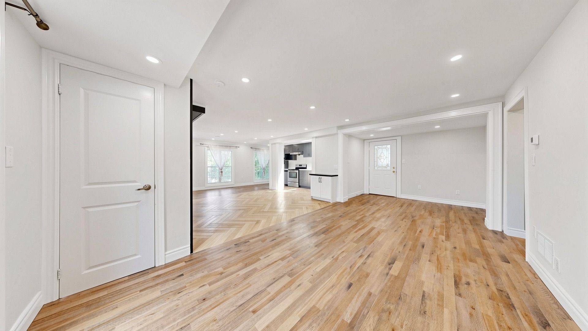 64 Machell AVE, Aurora, ON L4G 2R7