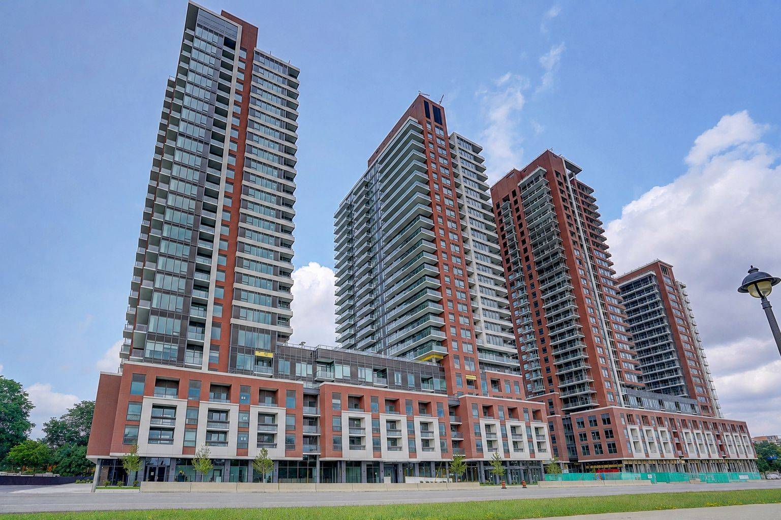 4010 Eglinton AVE W #910, Toronto W09, ON M9A 0G5