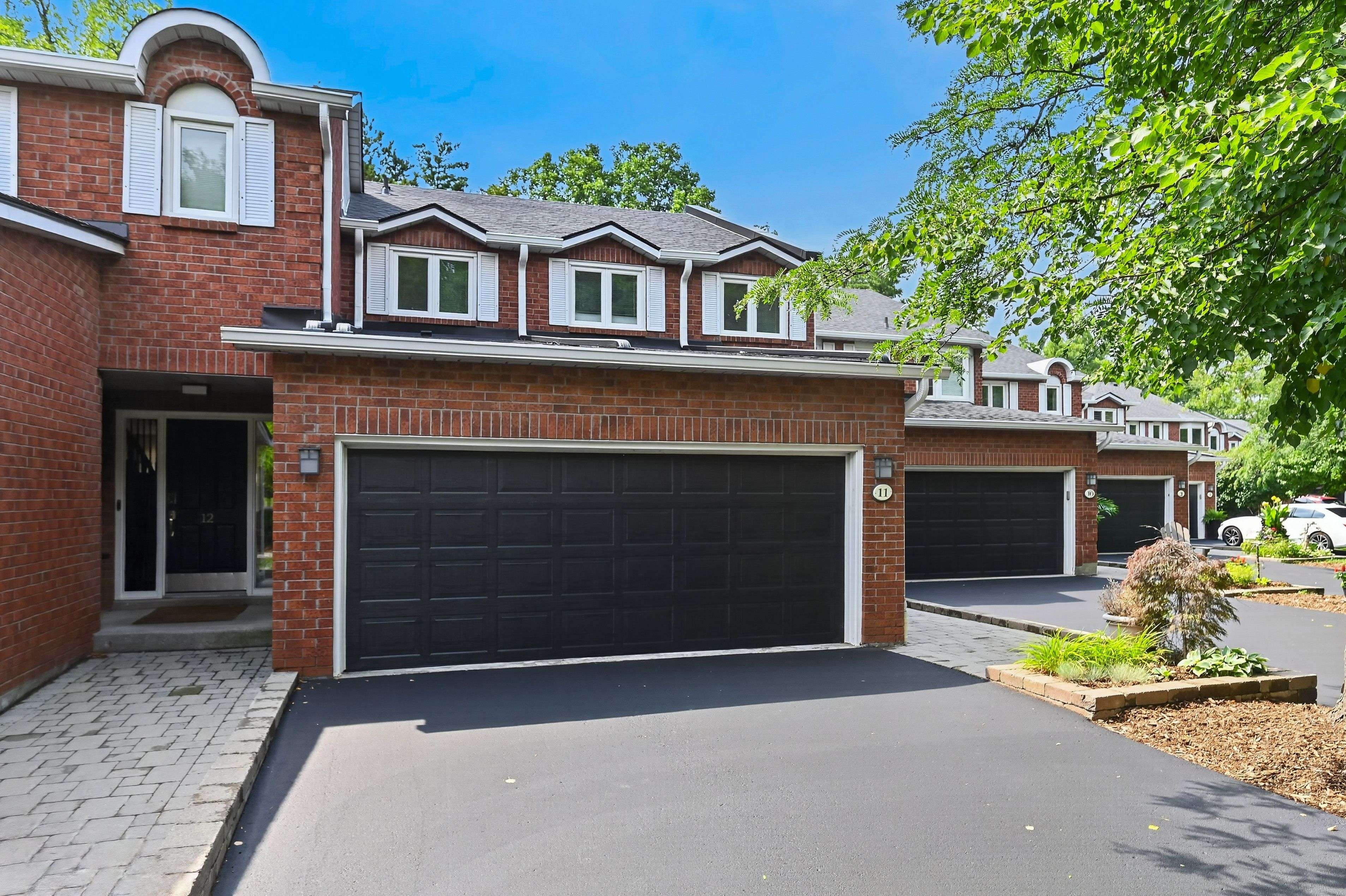 151 Mcniven RD #11, Hamilton, ON L9G 4S7