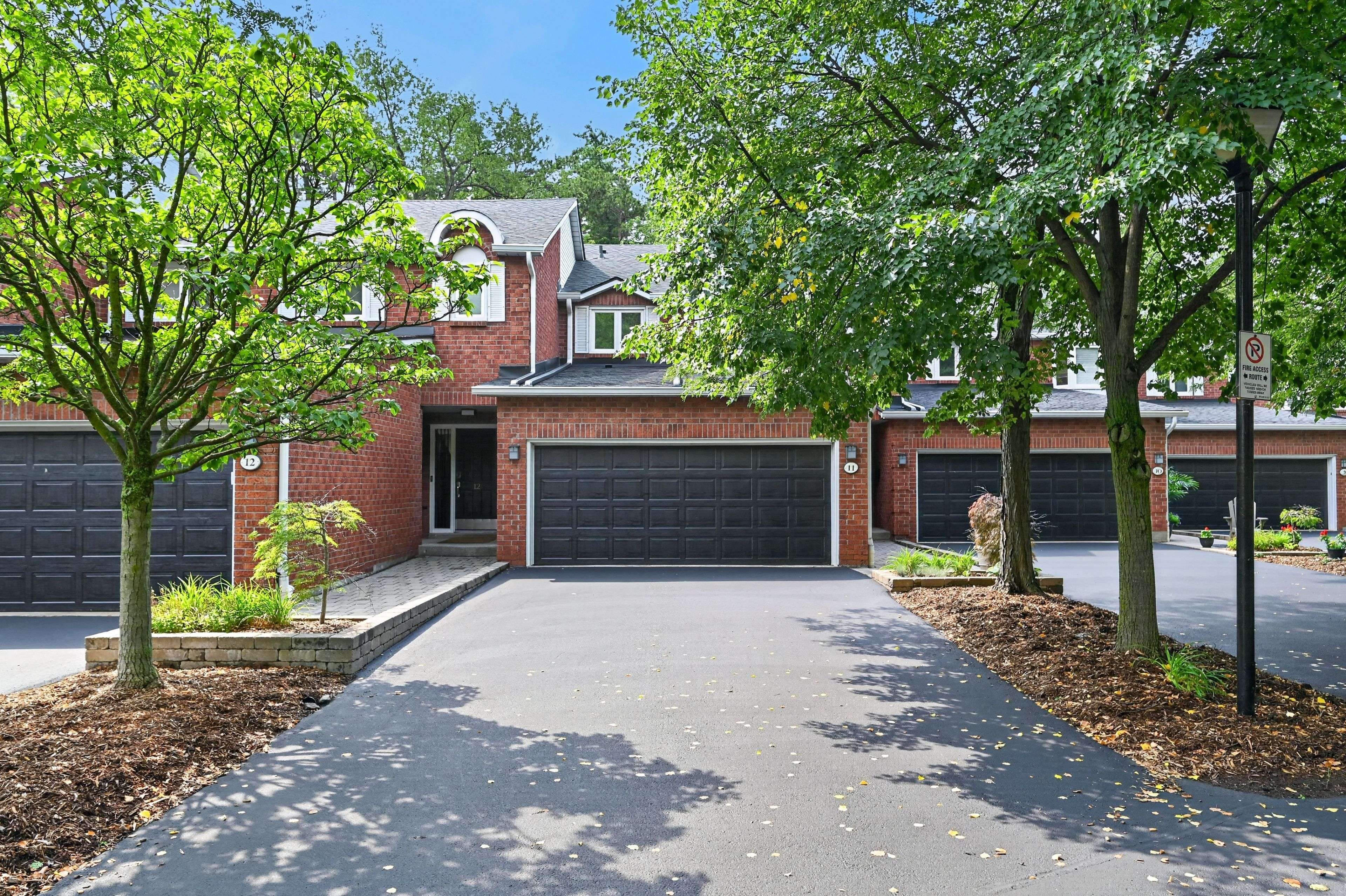 151 Mcniven RD #11, Hamilton, ON L9G 4S7