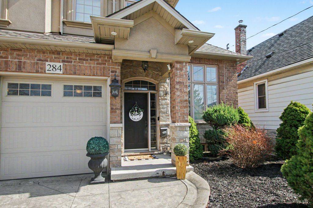 284 Normanhurst AVE, Hamilton, ON L8H 5N4