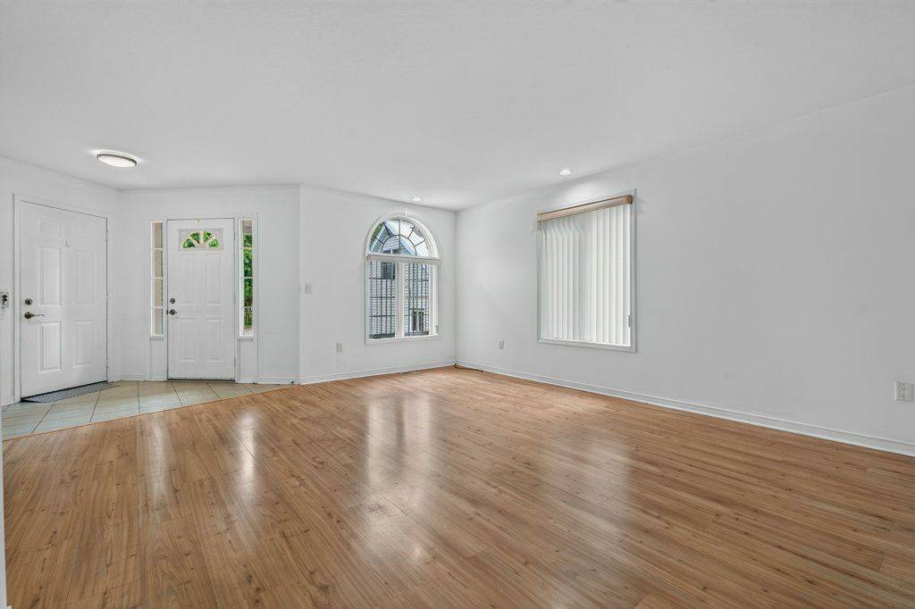49 Balsam ST, Welland, ON L3C 7H2