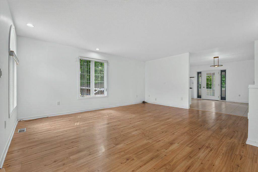 49 Balsam ST, Welland, ON L3C 7H2