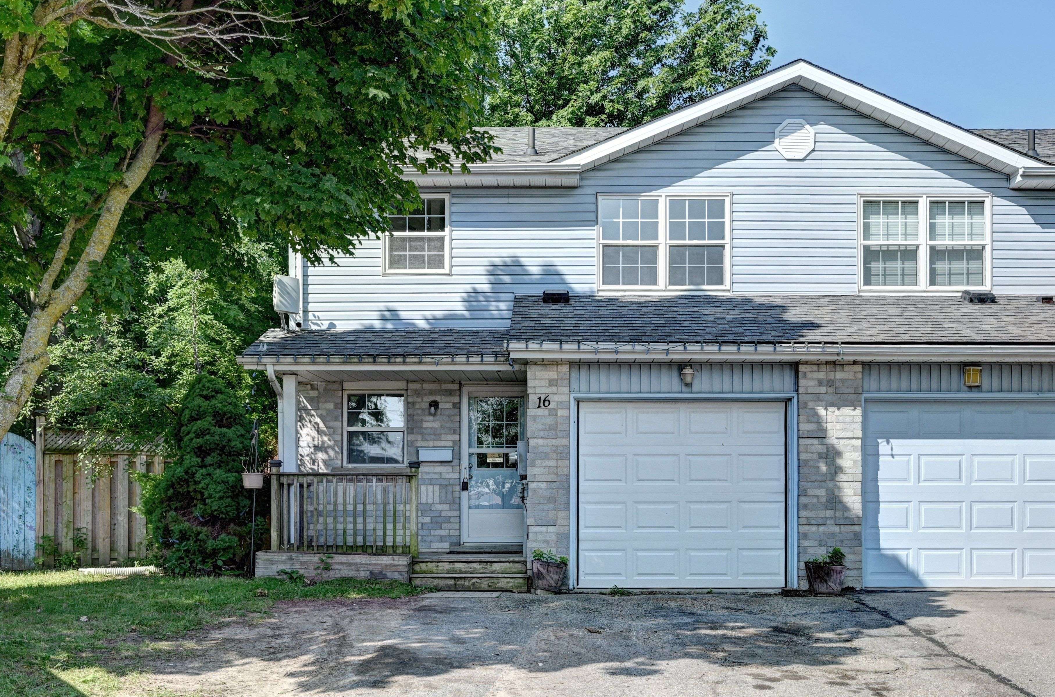 16 Hartley CT, Cambridge, ON N1R 8J4