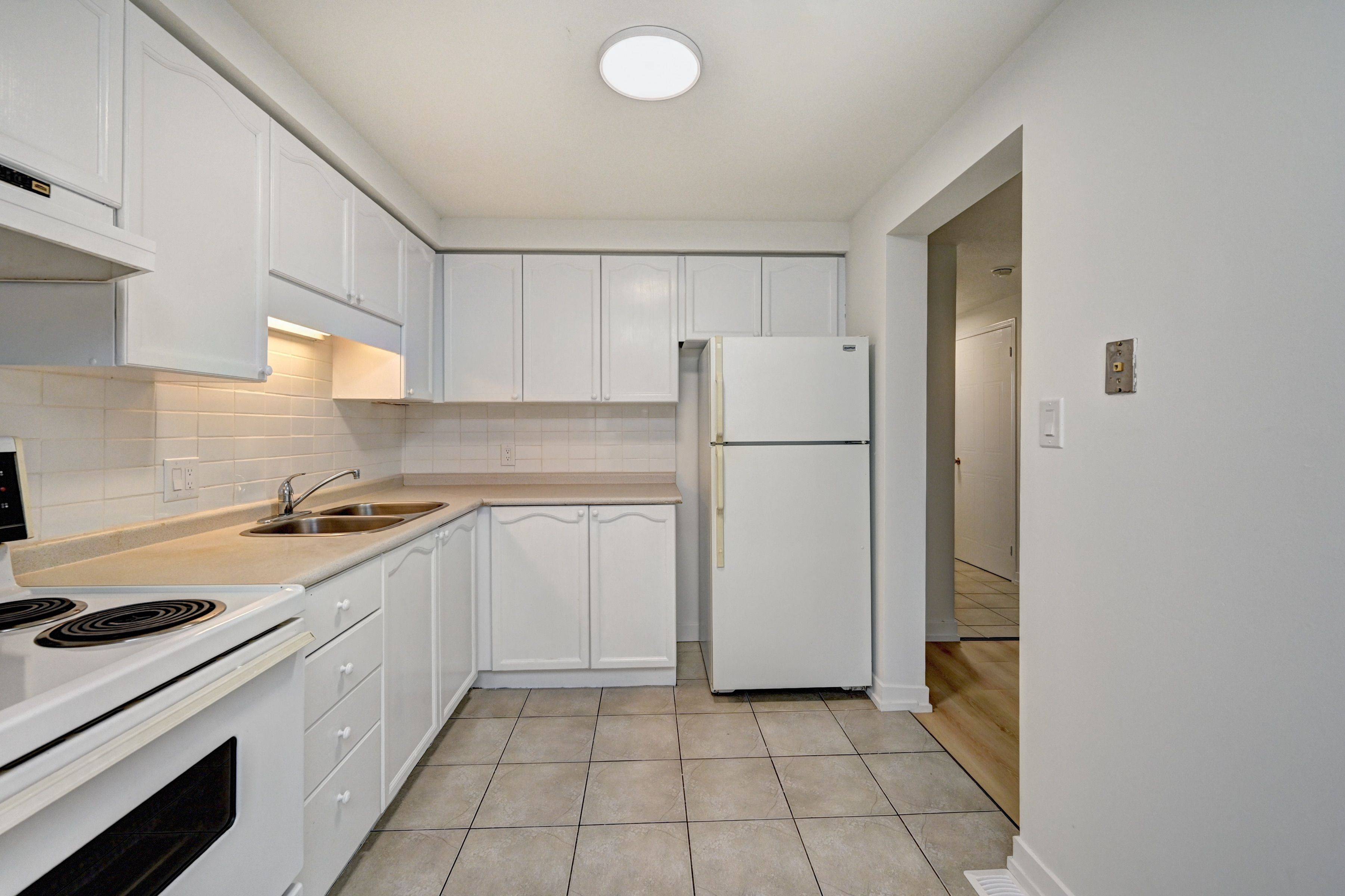 16 Hartley CT, Cambridge, ON N1R 8J4