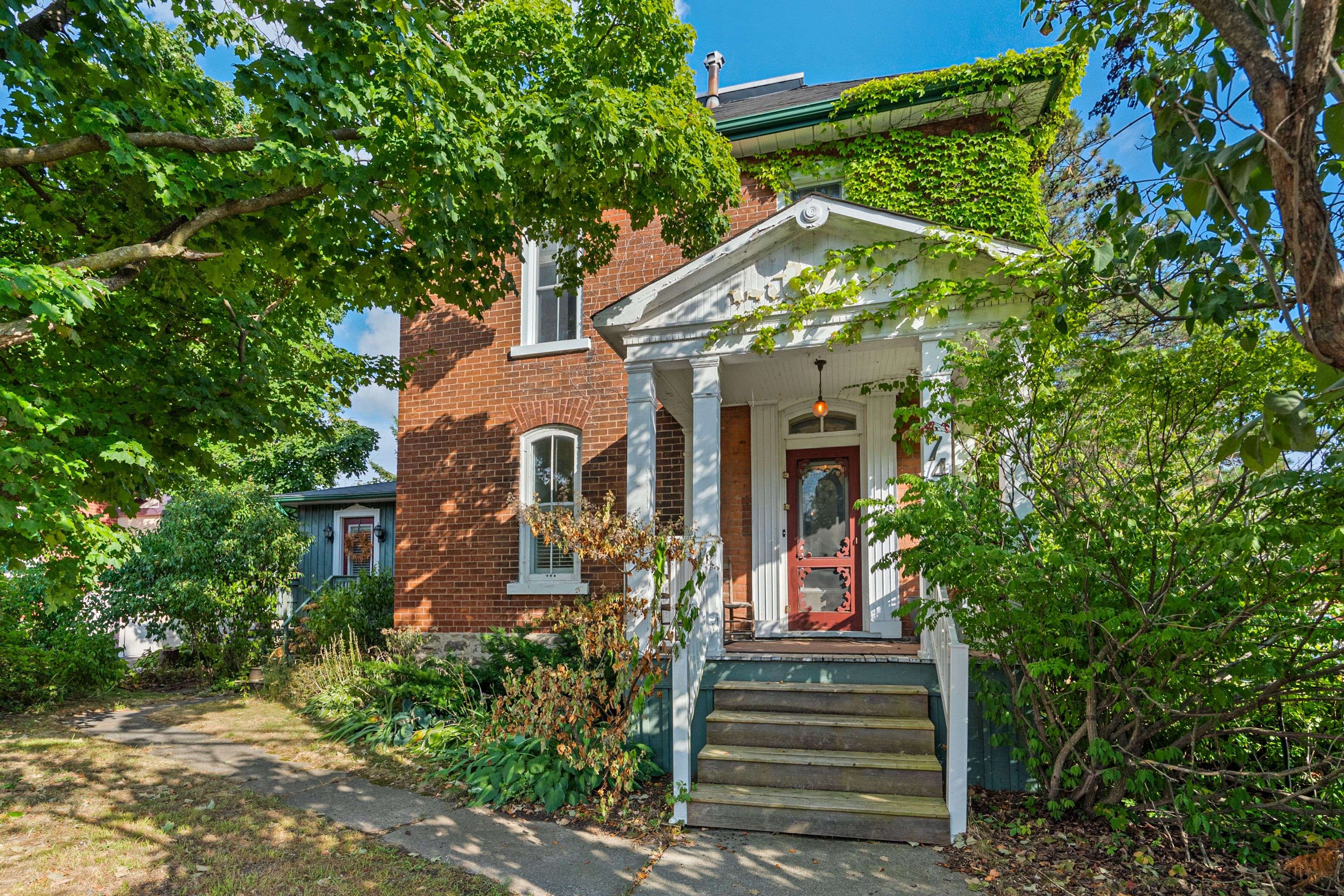 74 LAKE AVE W, Carleton Place, ON K7C 1L6