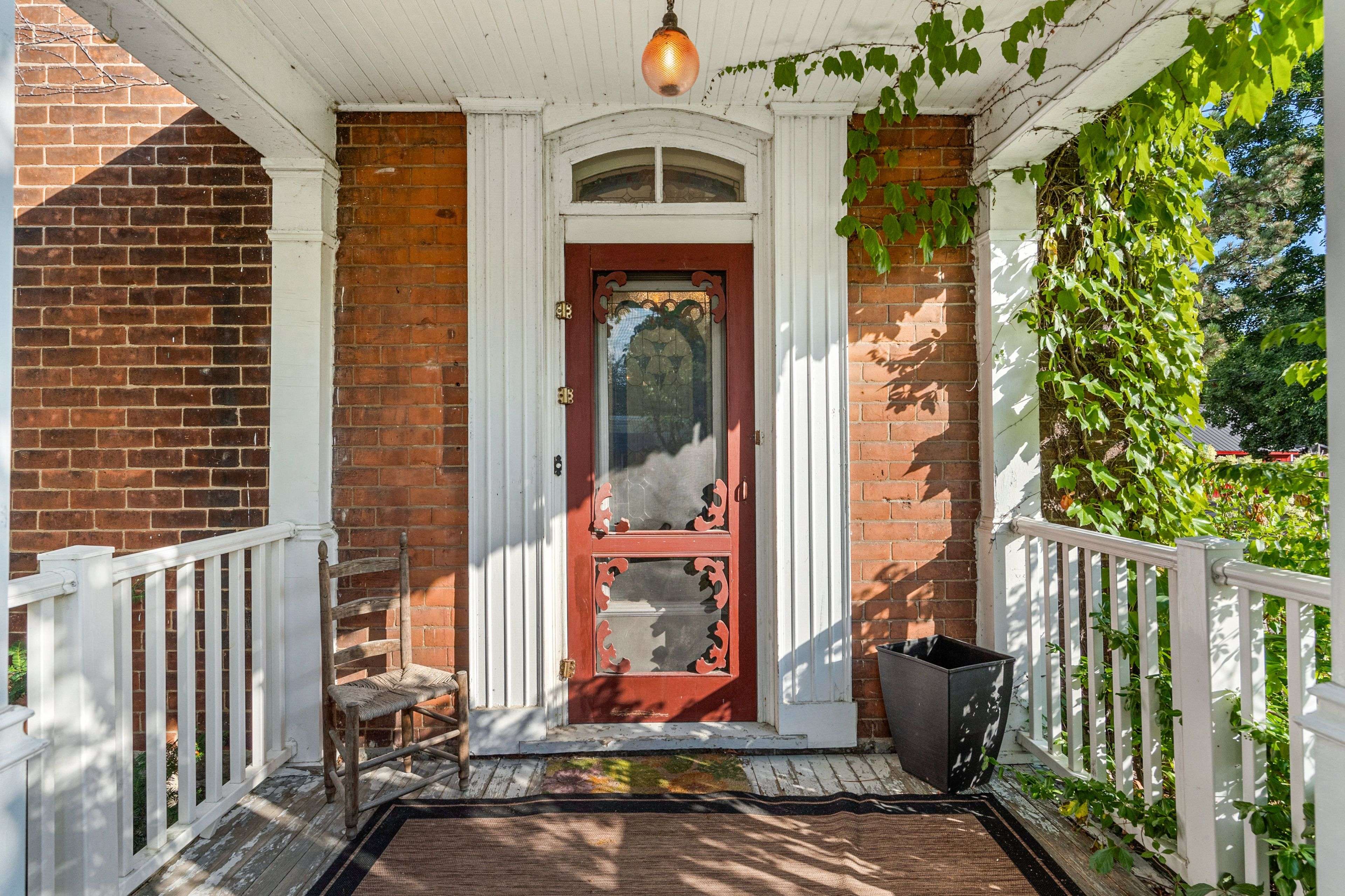 74 LAKE AVE W, Carleton Place, ON K7C 1L6