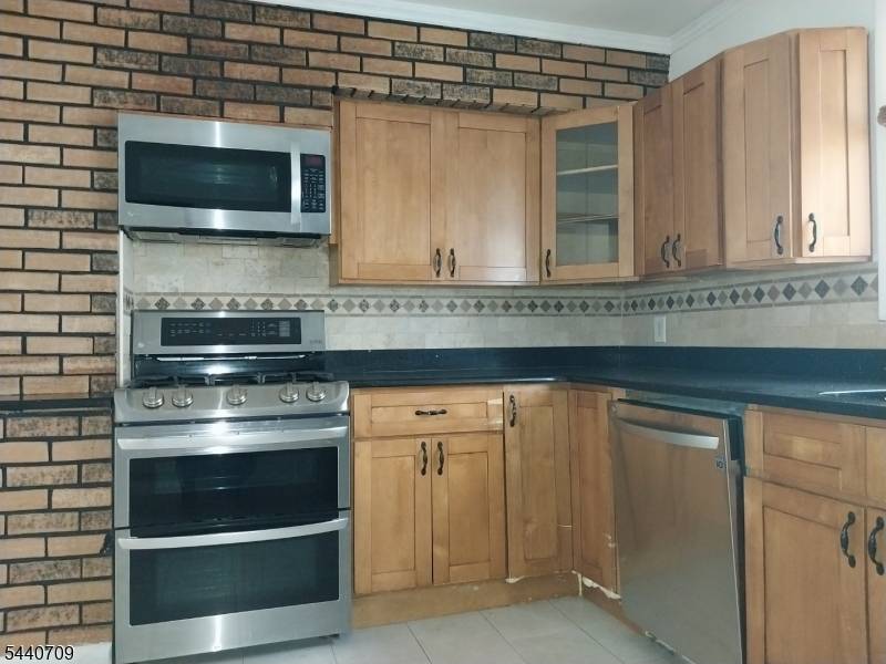 230 Ampere Pkwy, Bloomfield Twp., NJ 07003