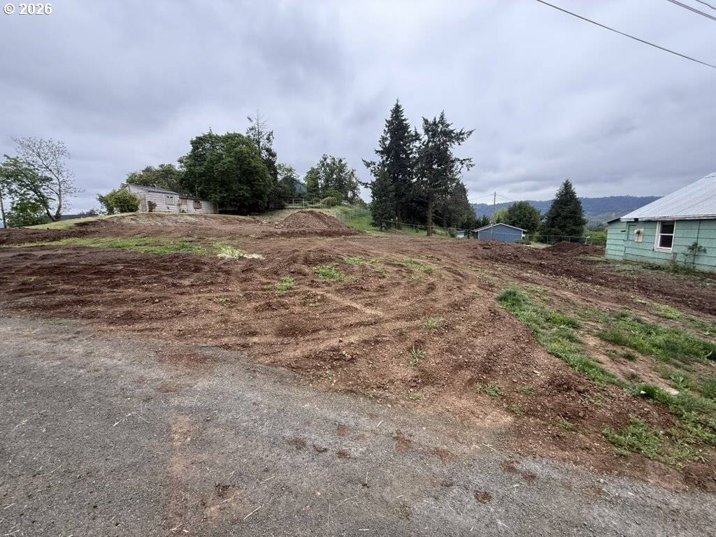 1420 NW GROVE ST, Roseburg, OR 97471