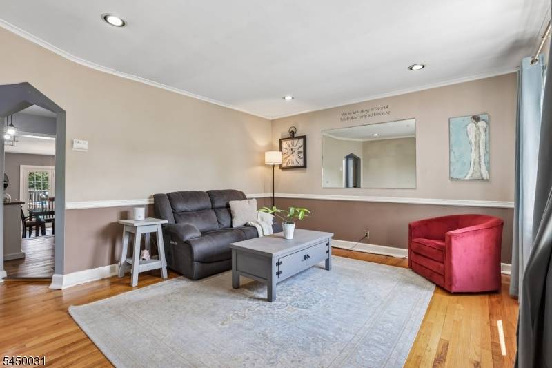 11 Taggart Way, Saddle Brook Twp., NJ 07663