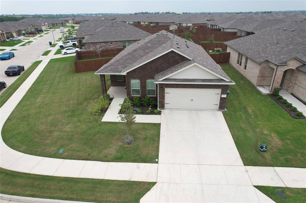 5201 Petal Meadows Drive, Fort Worth, TX 76179
