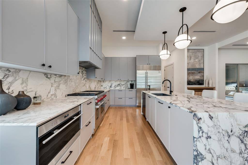 4528 W Amherst Avenue, Dallas, TX 75209