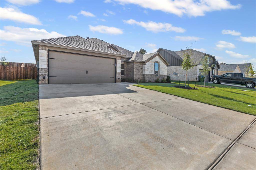 620 Jameson Street, Springtown, TX 76082