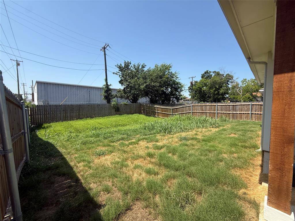 420 E 5th Street, Bonham, TX 75418