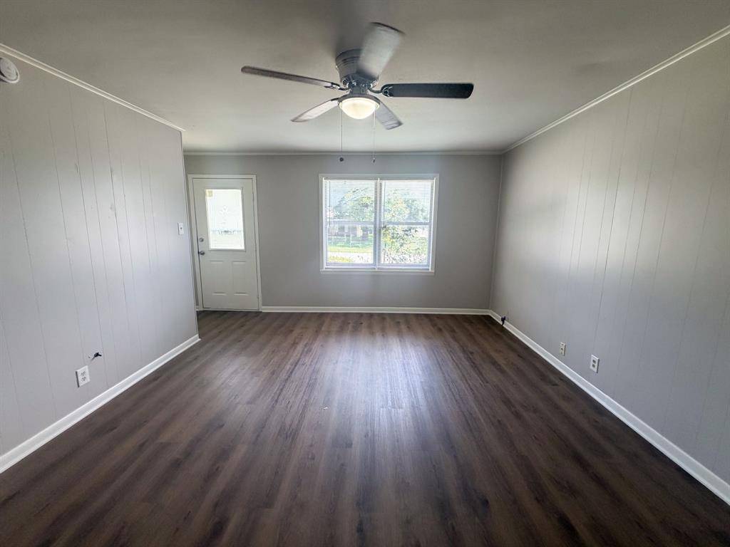 900 E 6th Avenue #2, Corsicana, TX 75110