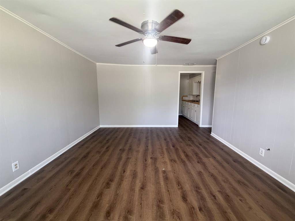 900 E 6th Avenue #2, Corsicana, TX 75110