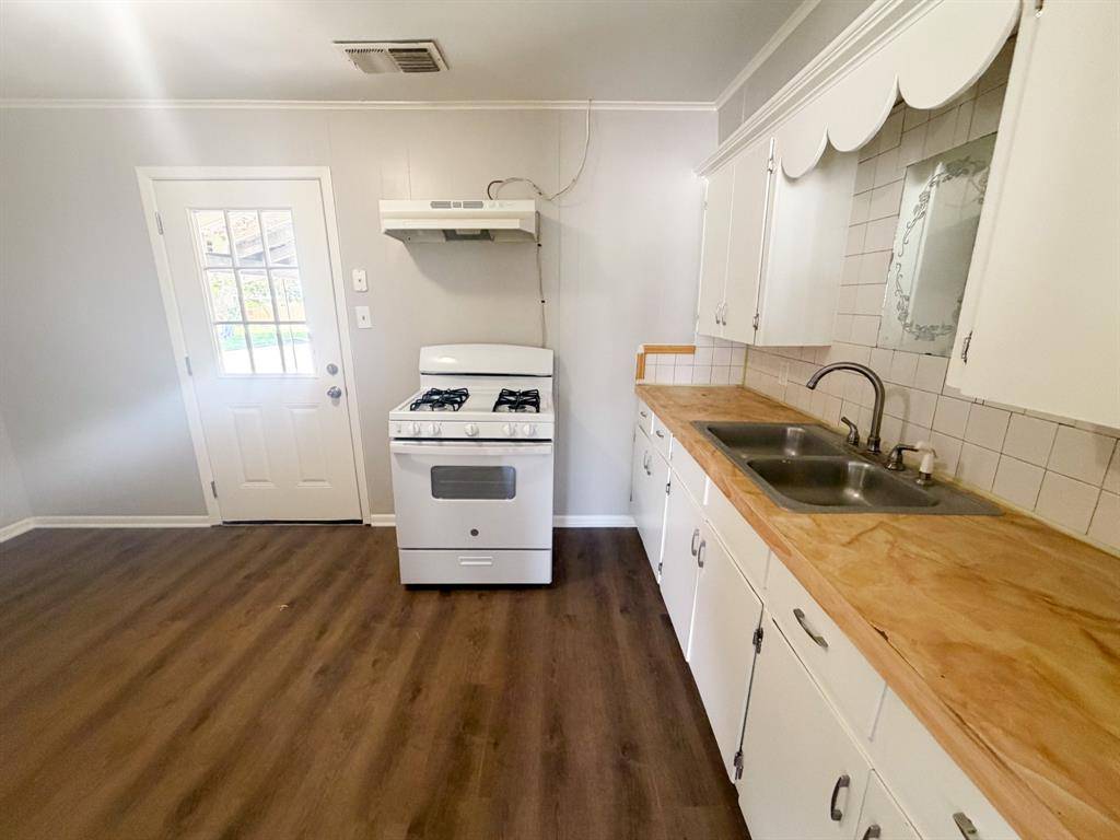 900 E 6th Avenue #2, Corsicana, TX 75110
