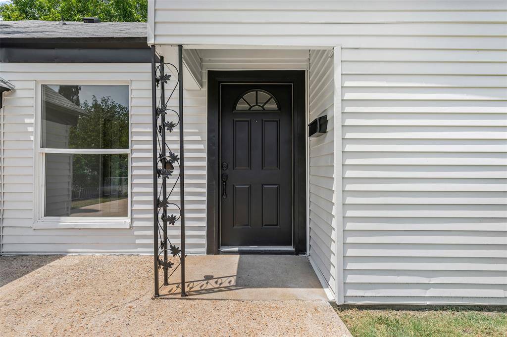 2327 Brookfield Avenue, Dallas, TX 75235