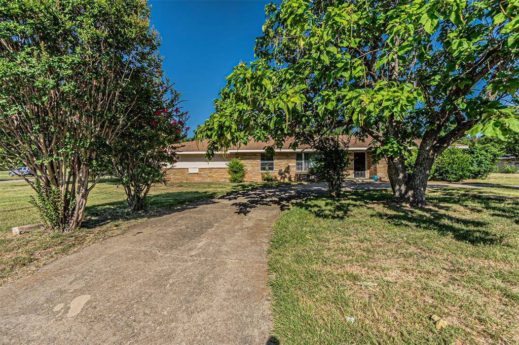 3200 Grady Street, Forest Hill, TX 76119