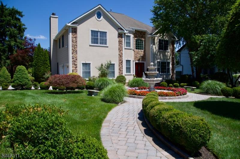 20 Hugenot St, East Hanover Twp., NJ 07936