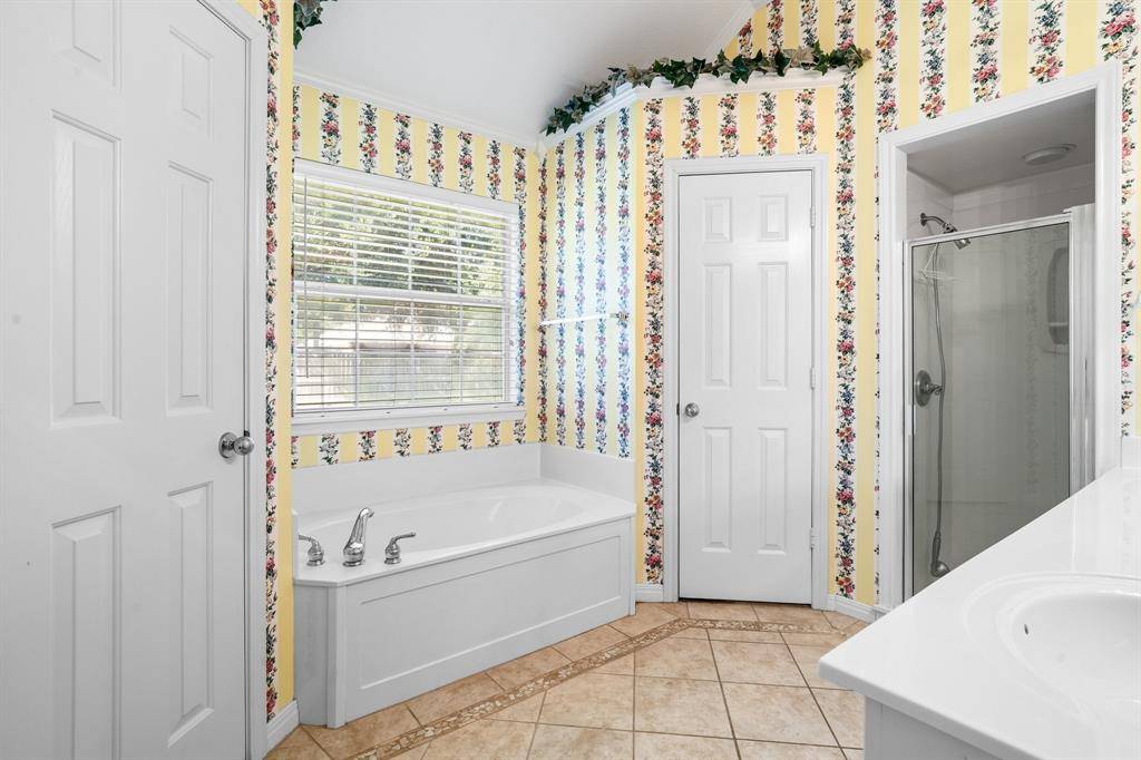 1005 Cheyenne Trail, Hewitt, TX 76643