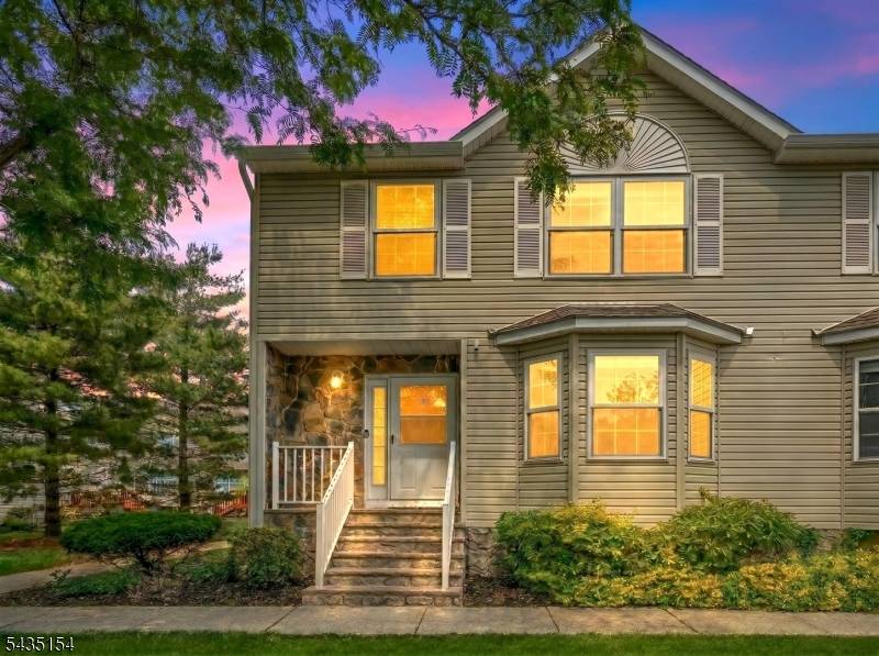 8 Ashley Ct, Franklin Twp., NJ 08873