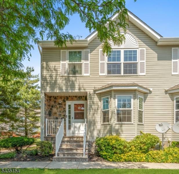 8 Ashley Ct, Franklin Twp., NJ 08873