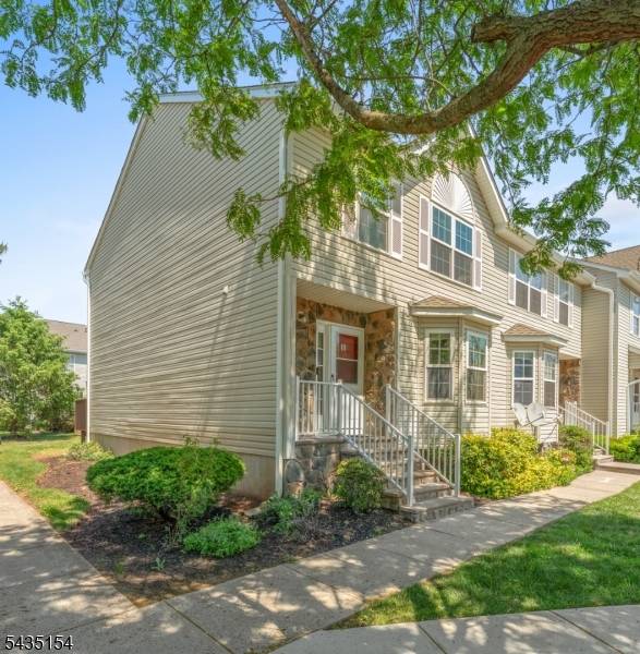 8 Ashley Ct, Franklin Twp., NJ 08873