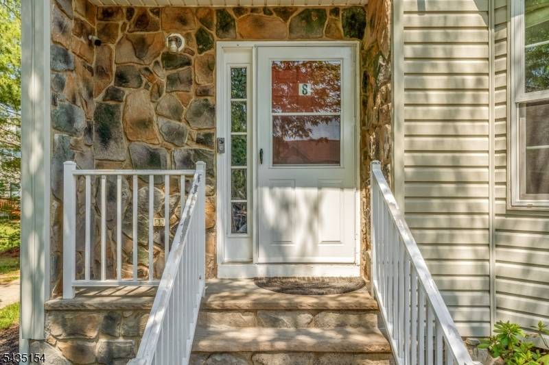 8 Ashley Ct, Franklin Twp., NJ 08873