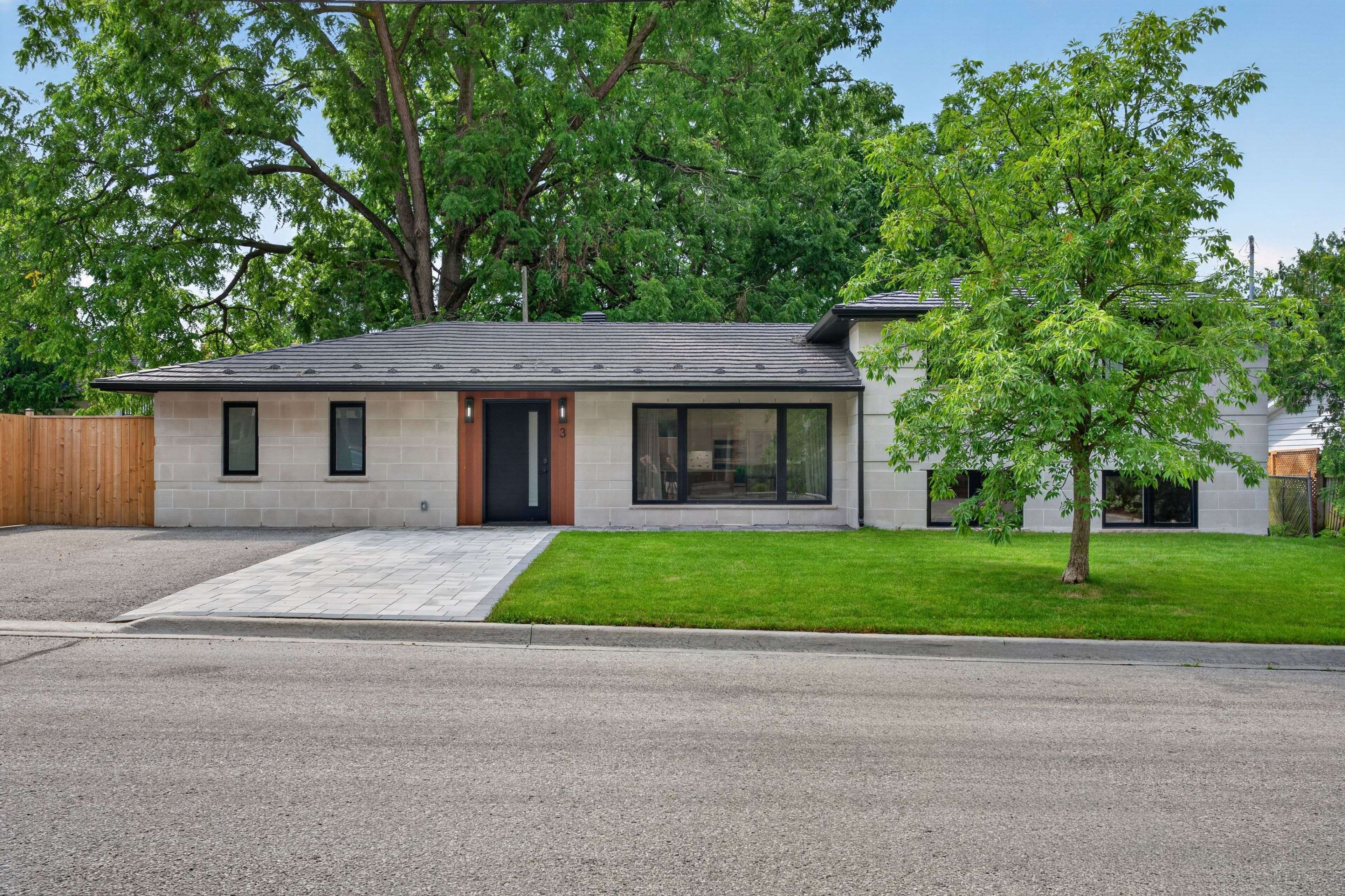 3 Reuben ST, Aurora, ON L4G 2M1