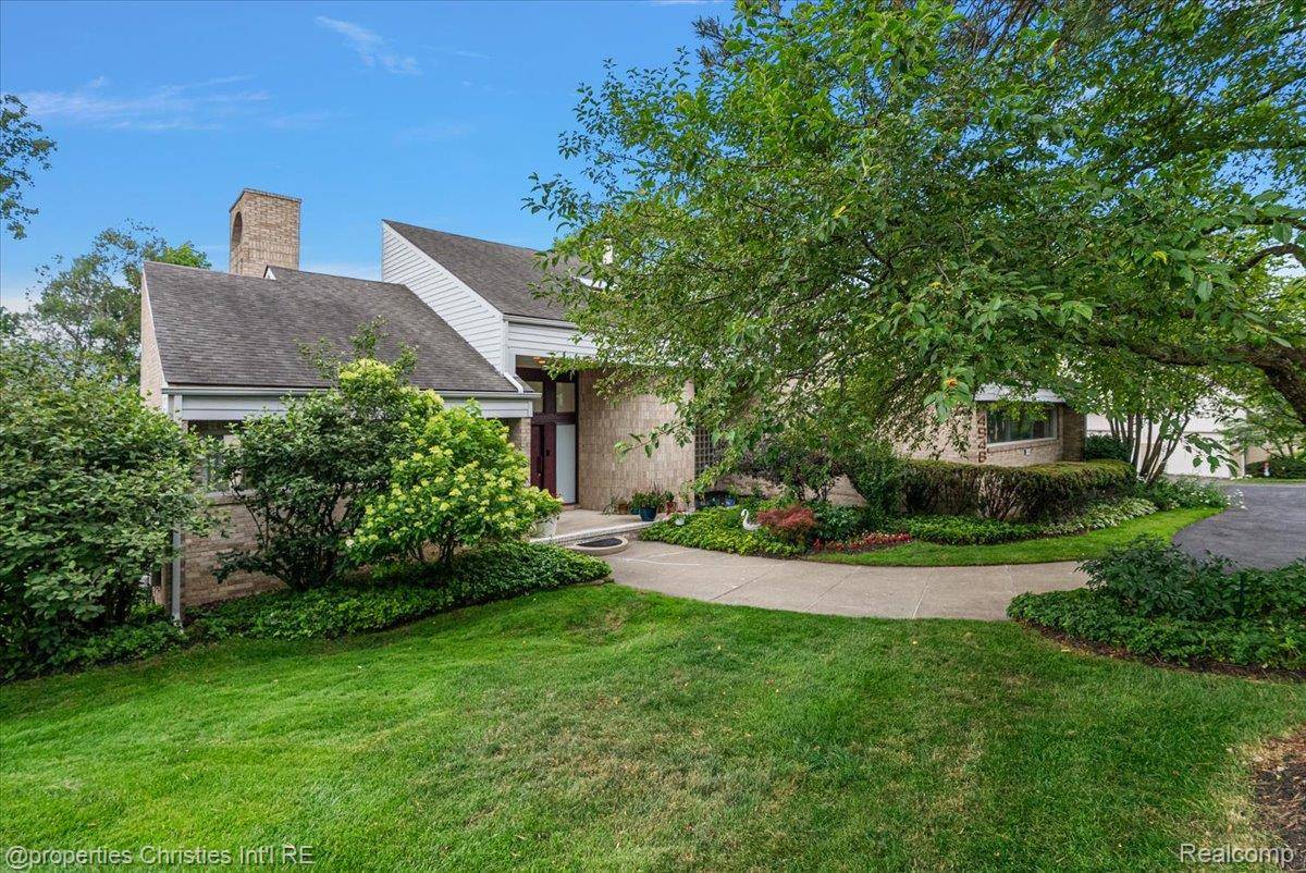 4948 Champlain CIR, West Bloomfield Charter Township, MI 48323